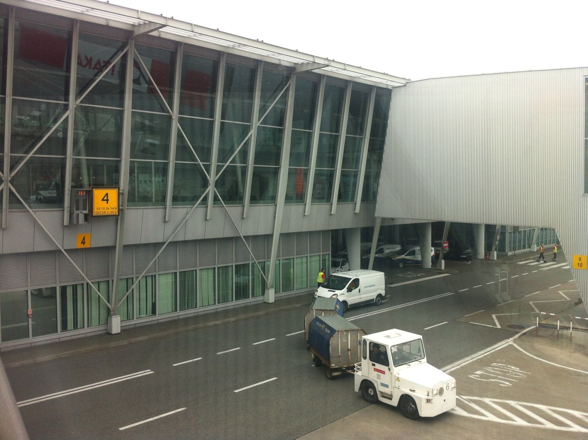 Am Flughafen Warschau-Chopin