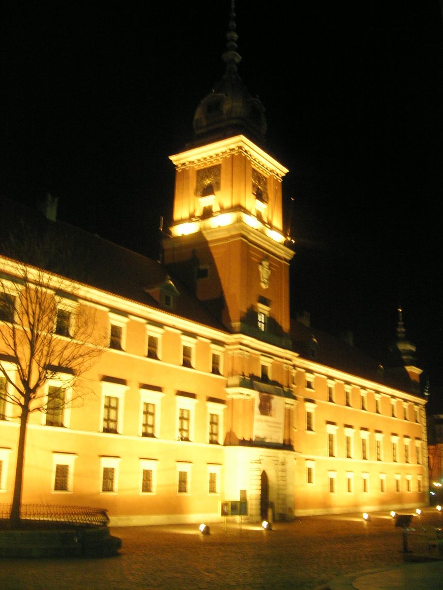Das Königsschloss in Warschau bei Nacht